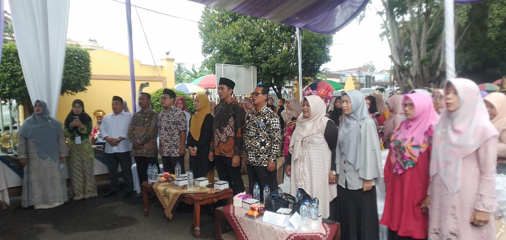 ibu-camat-ciruas-membuka-kegiatan-gebyar-kartini